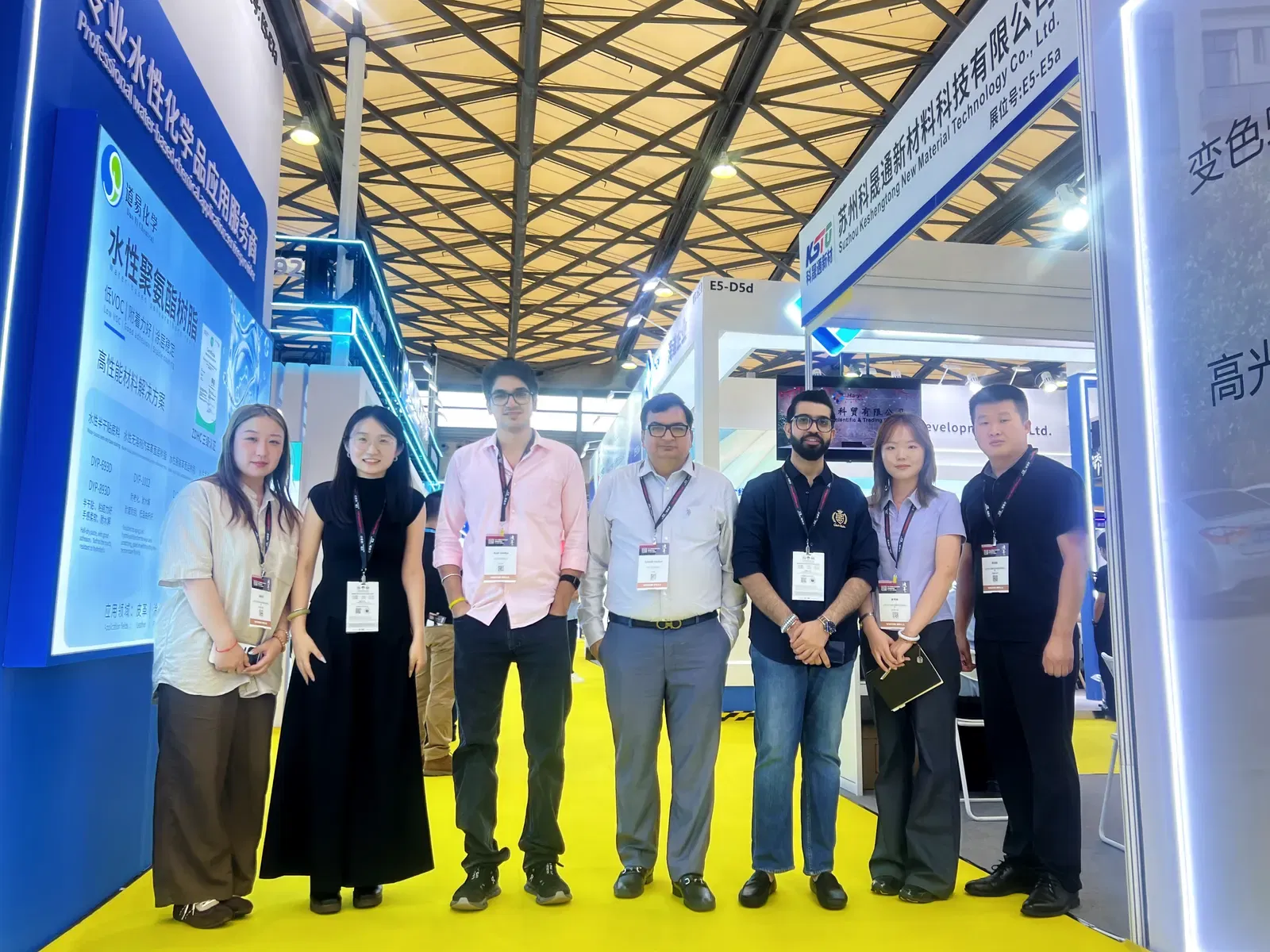 Shandong Changxing team speaking with established Indian leather customers at the exhibition