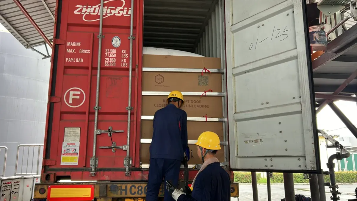 Disconnecting the filling hose after loading DOTP into a 20ft container flexibag
